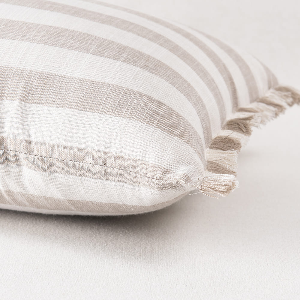 Cojín Líneas Flecos 30x60cm Beige - Image 2