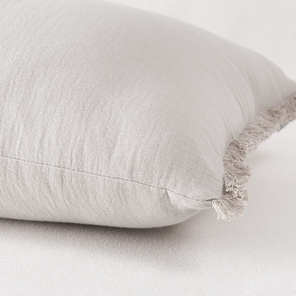 Cojín Muslin Flecos 30x60cm Arena - Image 2