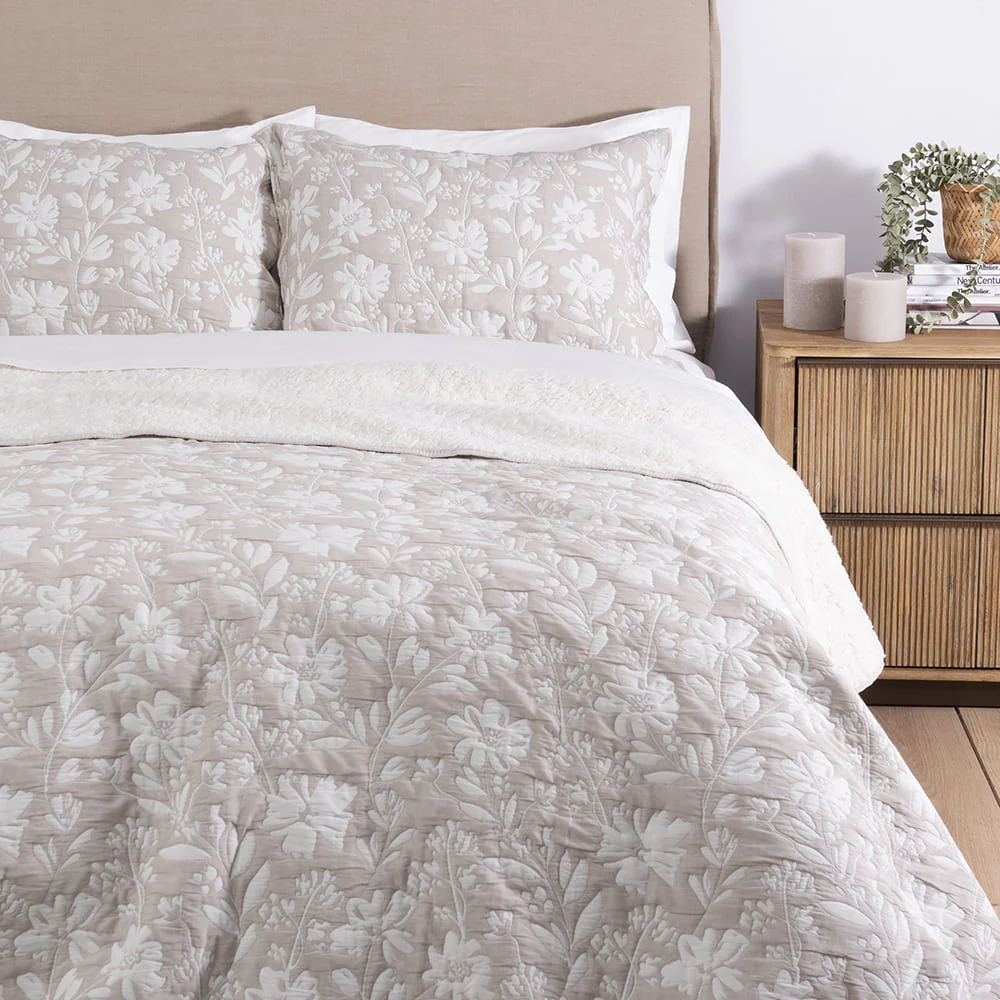 Cubrecama Jacquard Sherpa Fleur 1.5 Plazas Beige