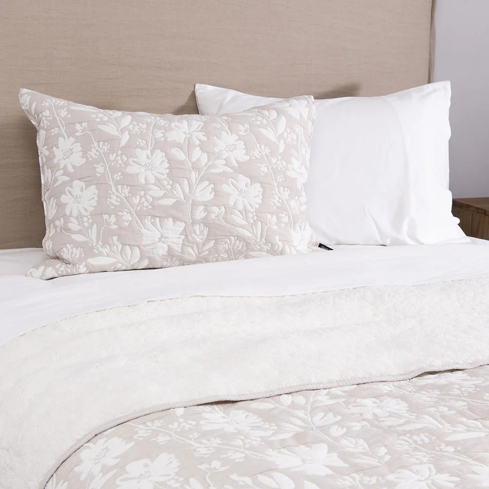 Cubrecama Jacquard Sherpa Fleur 1.5 Plazas Beige - Image 3
