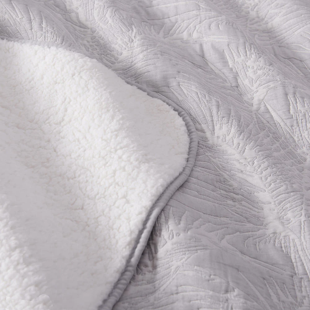 Cubrecama Jacquard Sherpa Palm 1.5 Plazas Perla - Image 3