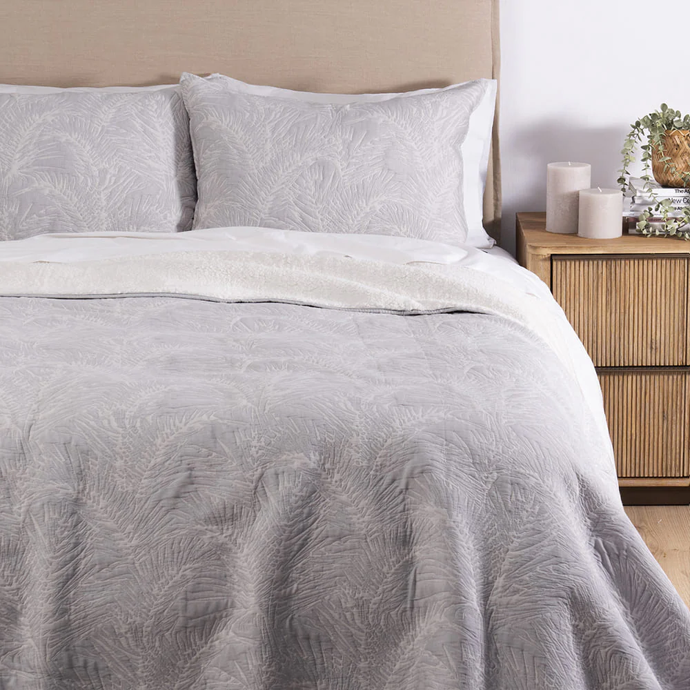 Cubrecama Jacquard Sherpa Palm 2 Plazas Perla