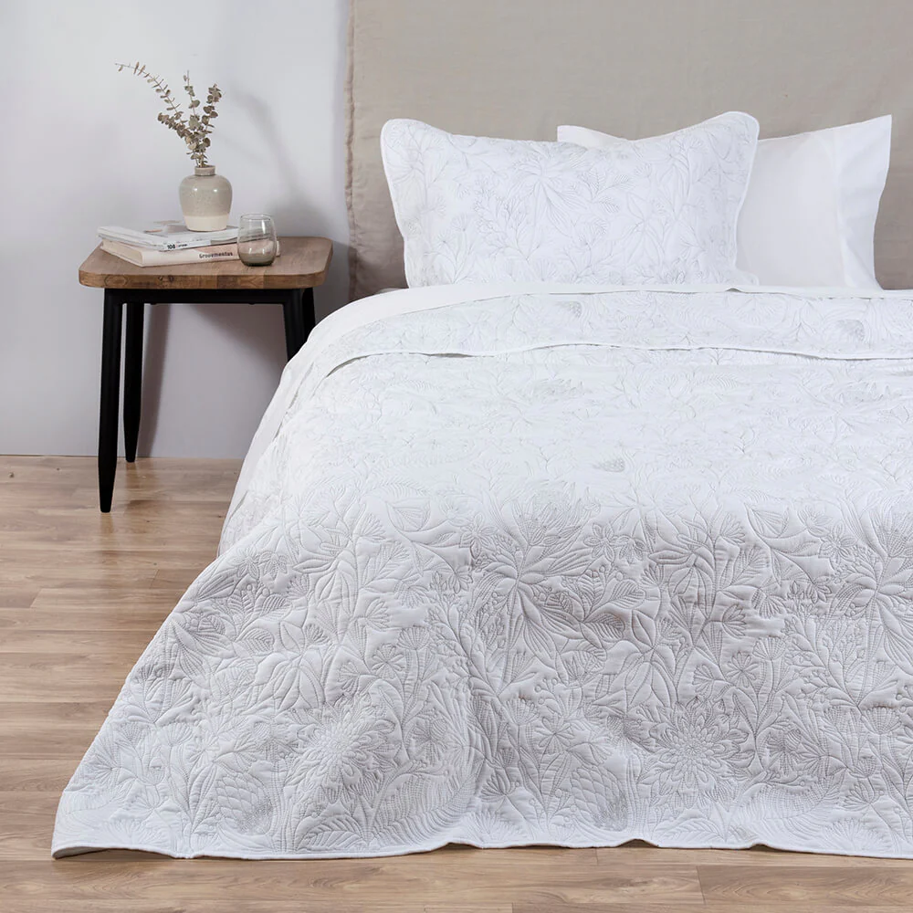 Cubrecama Quilt Bordado Amanda 1.5 Plazas Blanco