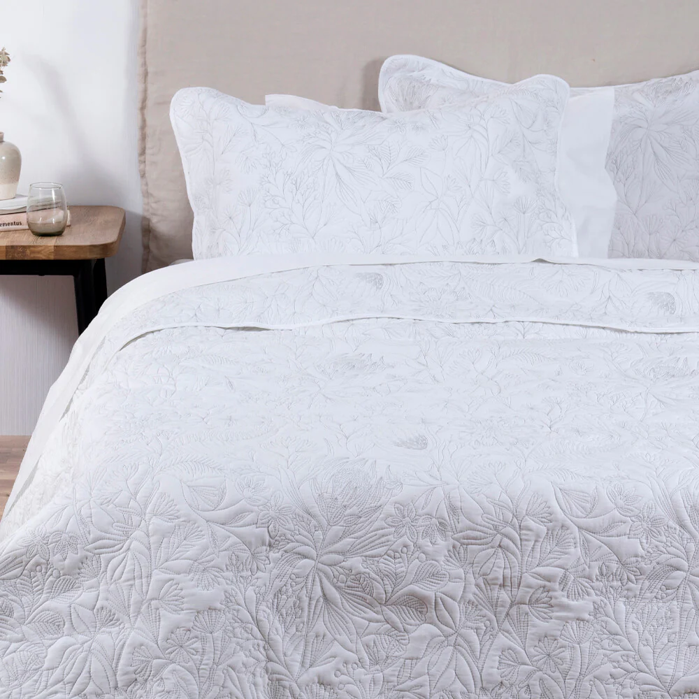 Cubrecama Quilt Bordado Amanda Super King Blanco - Image 3