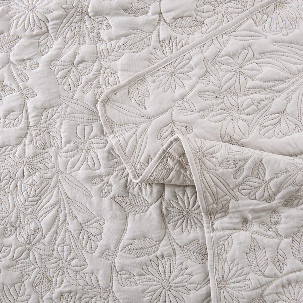 Cubrecama Quilt Bordado Clara 2 Plazas Beige - Image 3