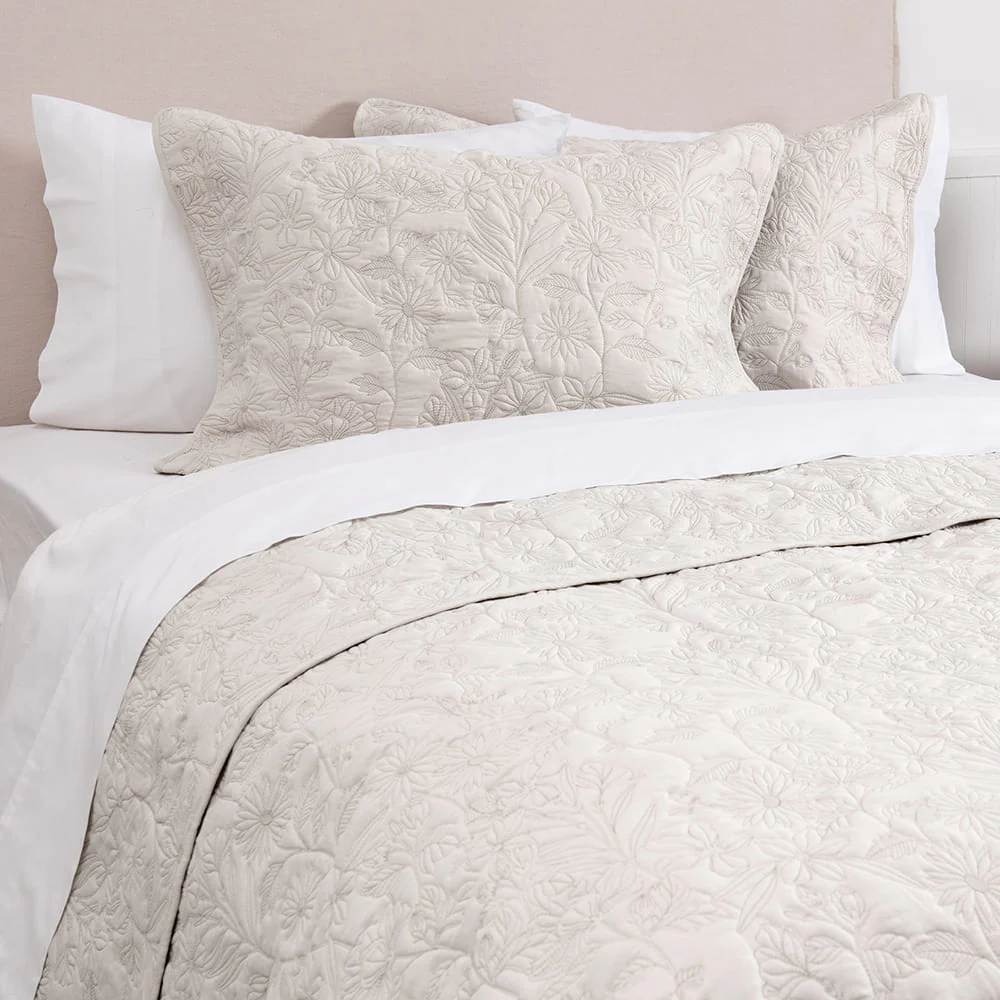 Cubrecama Quilt Bordado Clara Super King Beige - Image 2