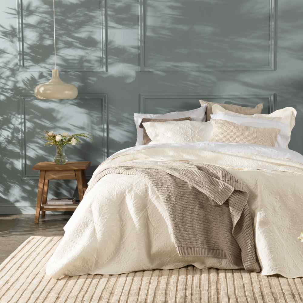 Cubrecama Quilt Bordado Emilia Super King Crudo - Image 2