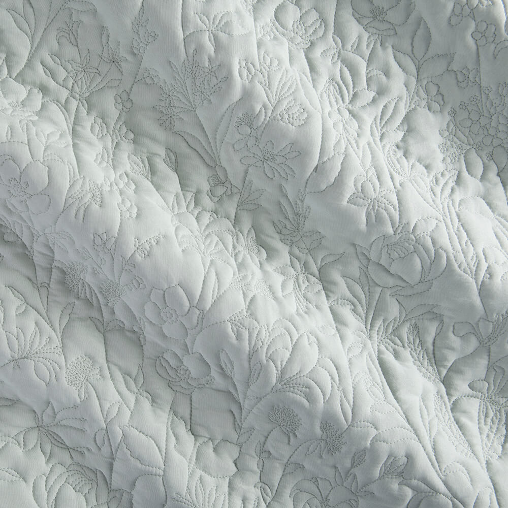 Cubrecama Quilt Bordado Isidora 2 Plazas Agua - Image 4