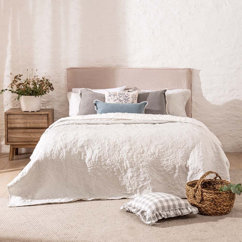 Cubrecama Quilt Bordado Sherpa Julia 1.5 Plazas Perla - Image 2