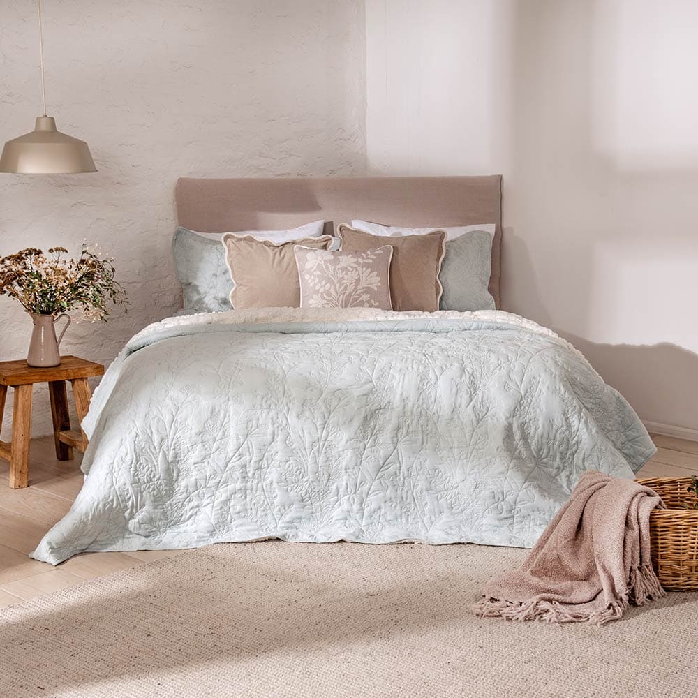 Cubrecama Quilt Bordado Sherpa Lavanda 1.5 Plazas Celeste - Image 2