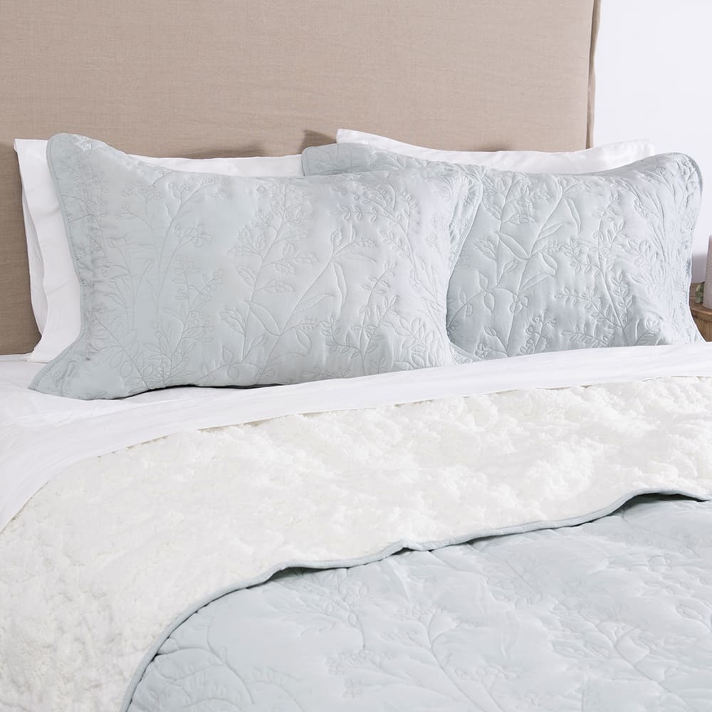 Cubrecama Quilt Bordado Sherpa Lavanda King Celeste - Image 2