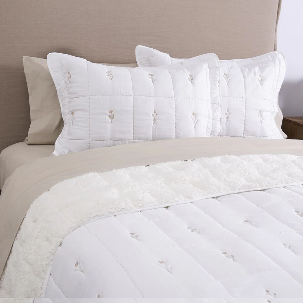 Cubrecama Quilt Bordado Sherpa Silvestre 2 Plazas Blanco - Image 2