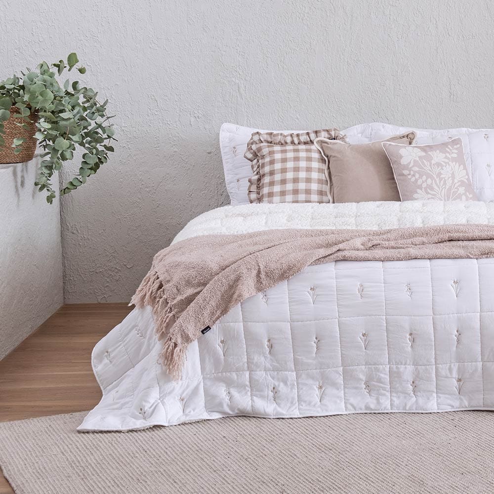 Cubrecama Quilt Bordado Sherpa Silvestre King Blanco - Image 2