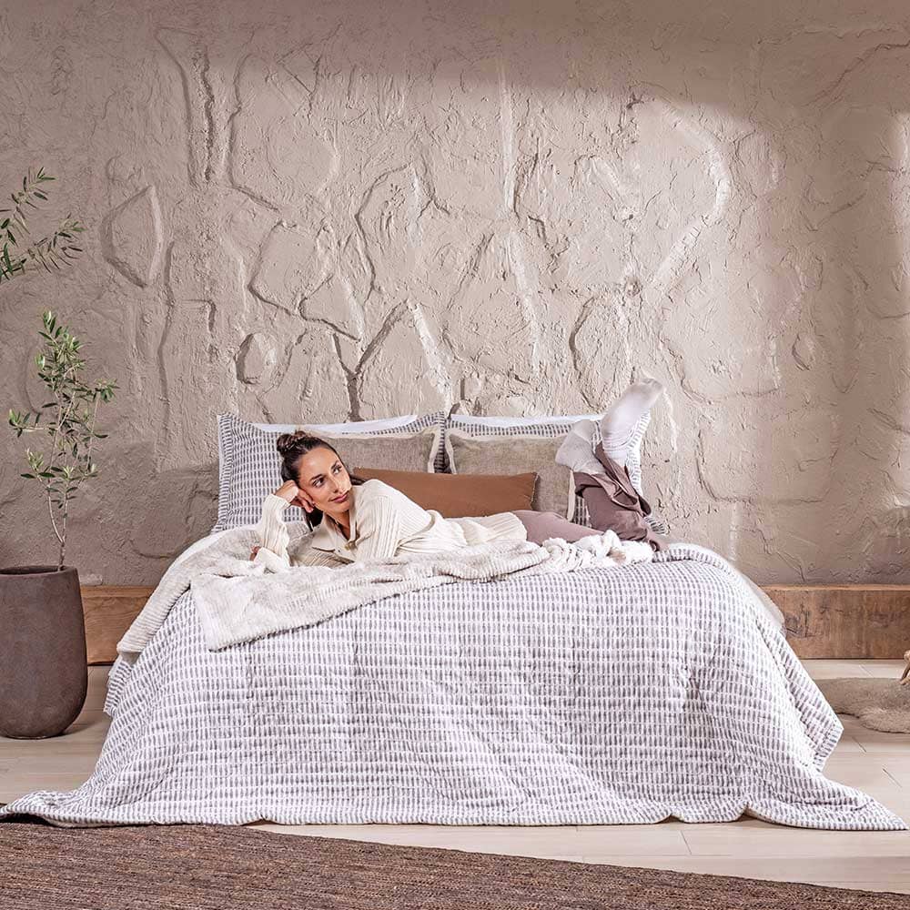 Cubrecama Quilt Estampado Sherpa Drecera 2 Plazas Gris - Image 2