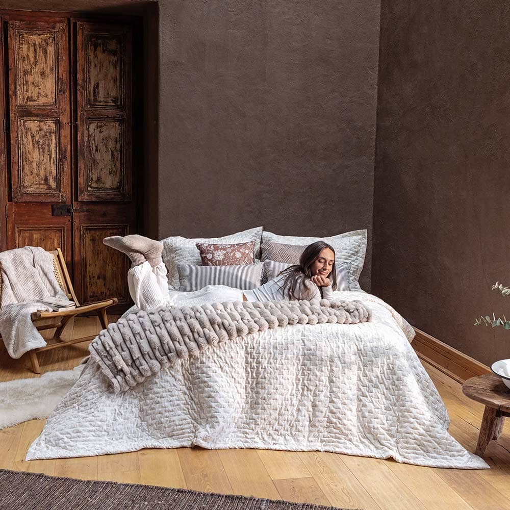 Cubrecama Quilt Estampado Sherpa Solana King Crudo - Image 2