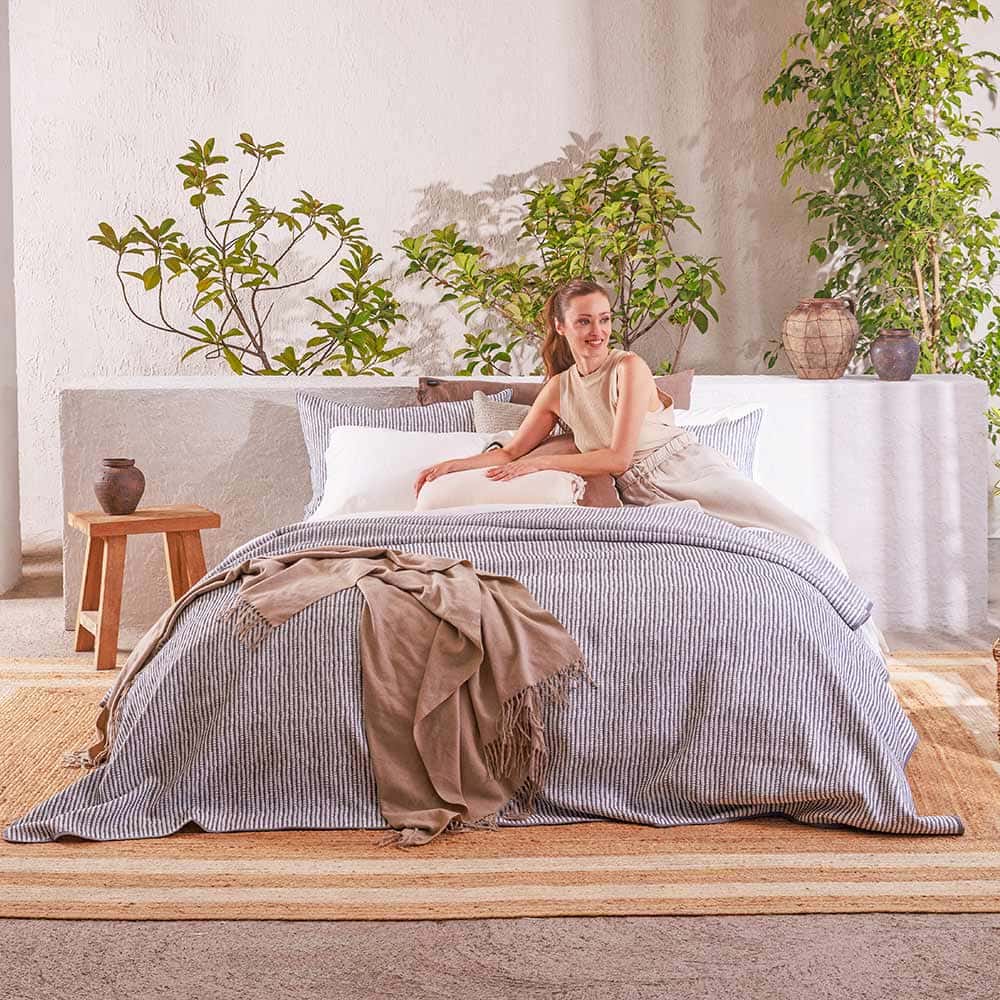 Cubrecama Quilt Jacquard Enzo 1.5 Plazas Gris - Image 2