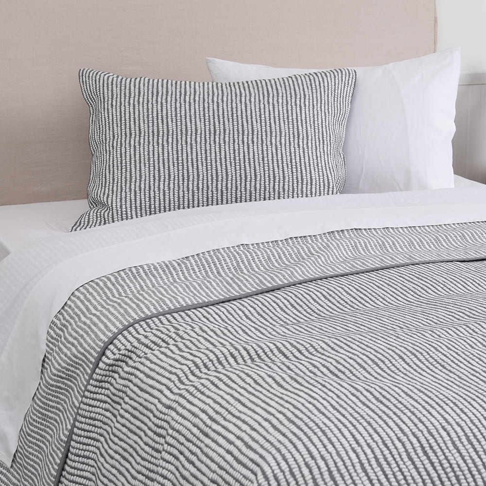 Cubrecama Quilt Jacquard Enzo 1.5 Plazas Gris - Image 3