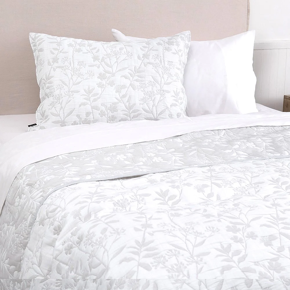 Cubrecama Quilt Jacquard Giardino 1.5 Plazas Perla - Image 2