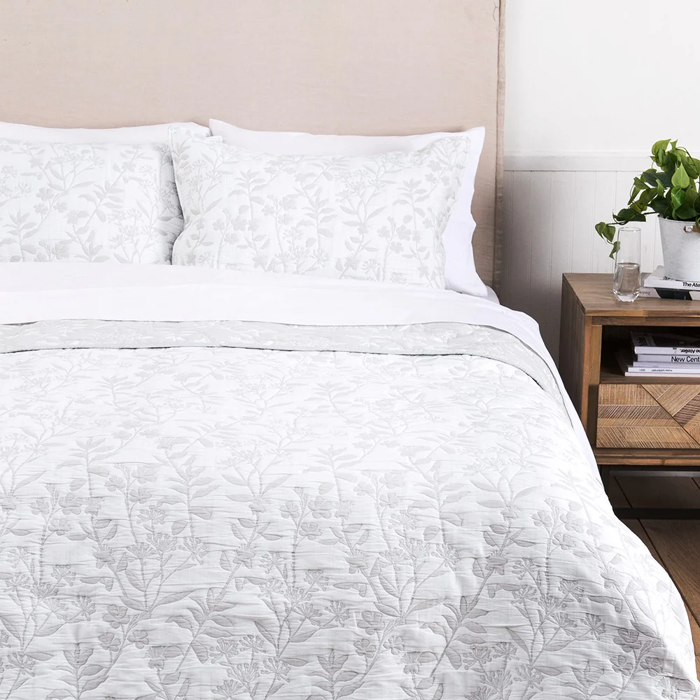 Cubrecama Quilt Jacquard Giardino 2 Plazas Perla