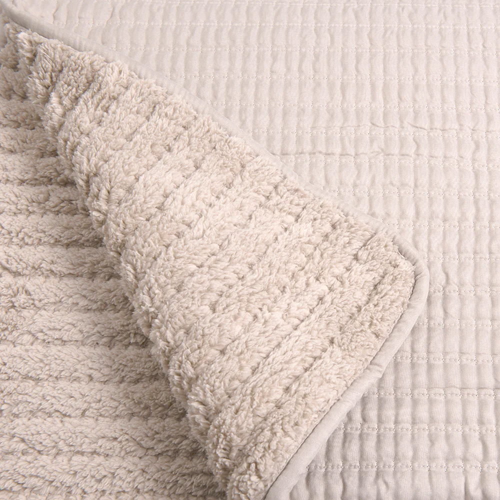 Cubrecama Quilt Lineal Sherpa King Crudo - Image 4