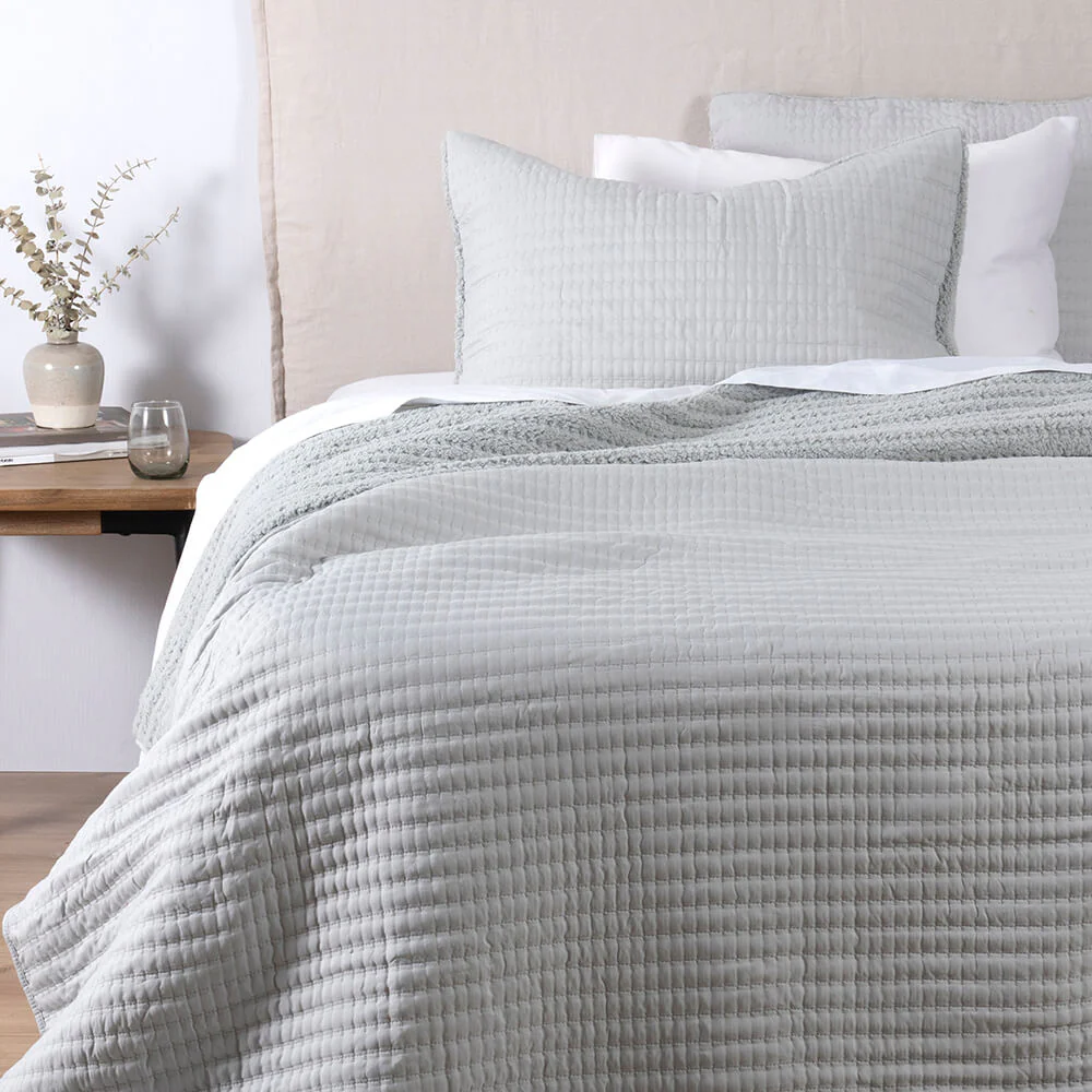 Cubrecama Quilt Lineal Sherpa 1.5 Plazas Perla