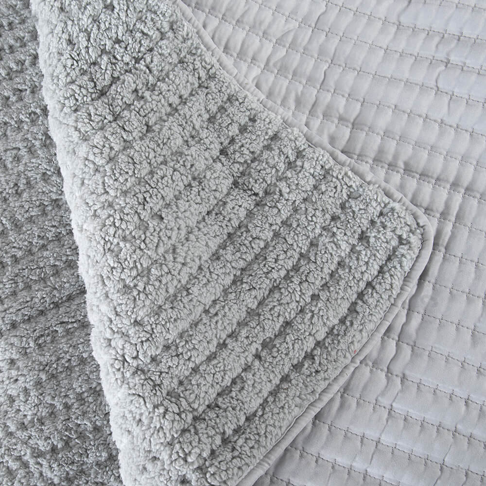 Cubrecama Quilt Lineal Sherpa King Perla - Image 2