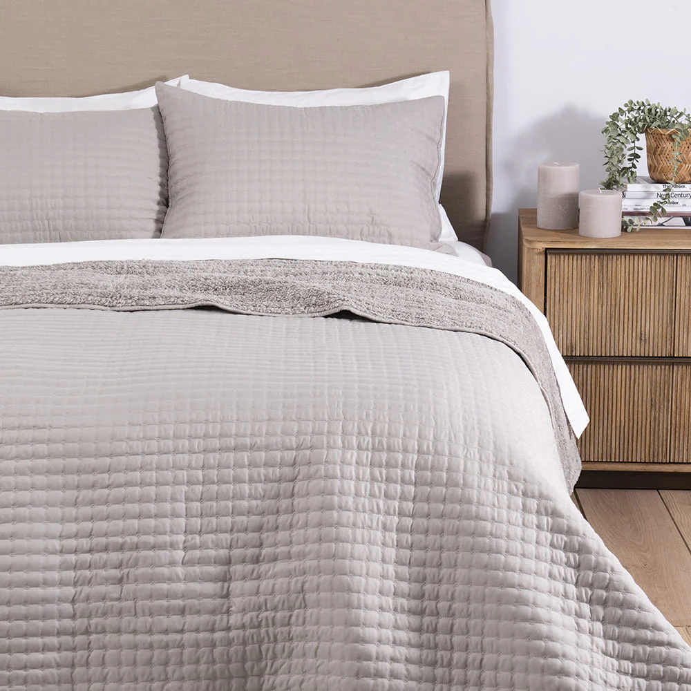 Cubrecama Quilt Lineal Sherpa King Taupe