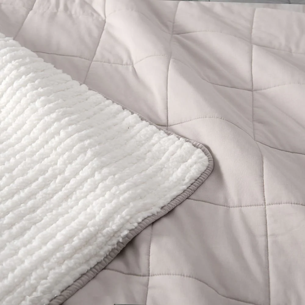 Cubrecama Quilt Louis Sherpa 1.5 Plazas Arena - Image 4