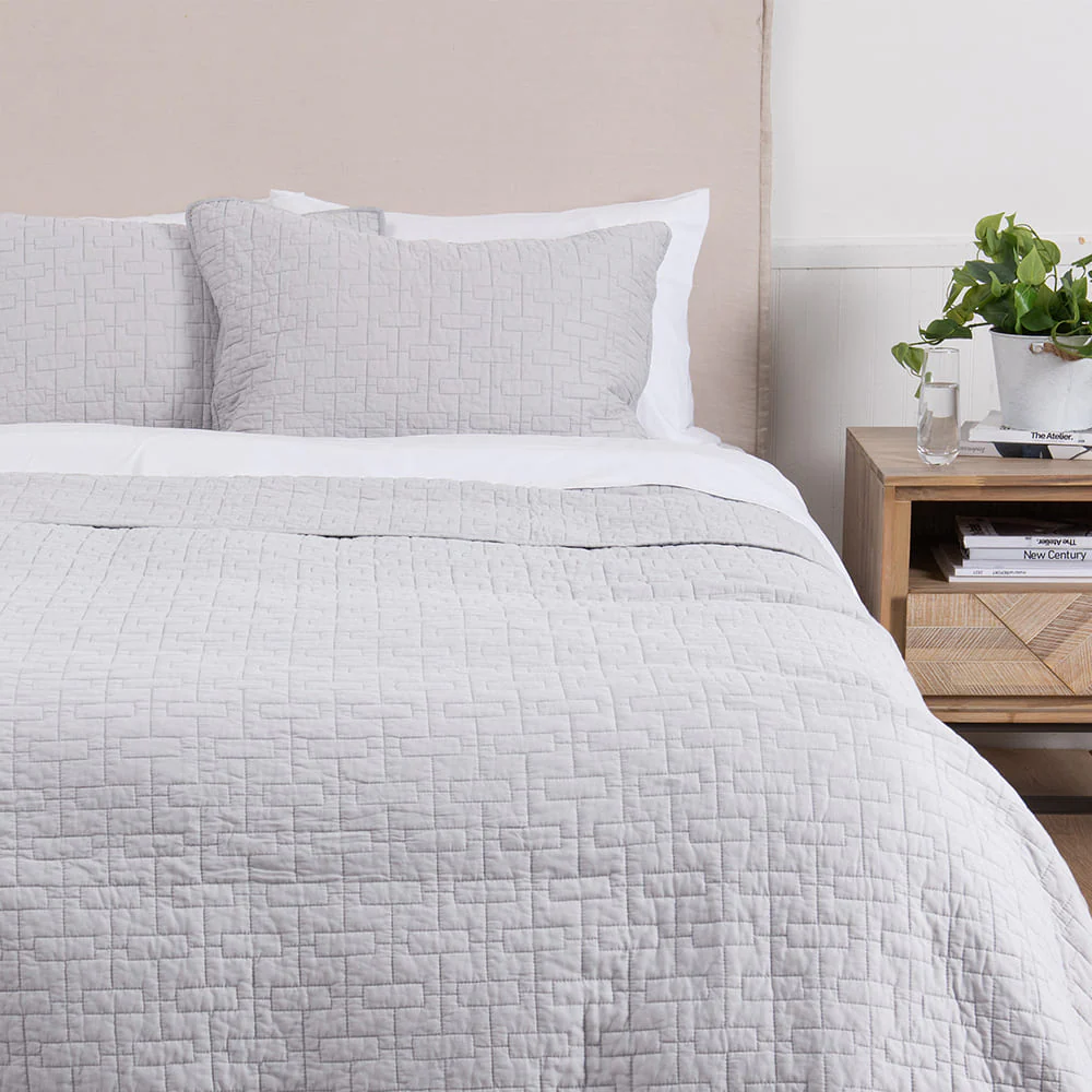 Cubrecama Quilt Mateo King Gris