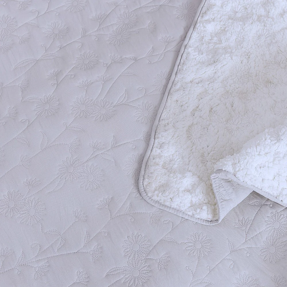 Cubrecama Quilt Sherpa Flor King Perla - Image 4