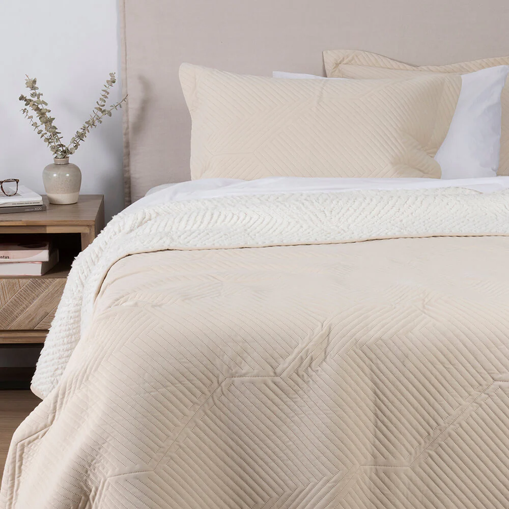 Cubrecama Quilt Velvet Sherpa Hexagon 2 Plazas Crudo