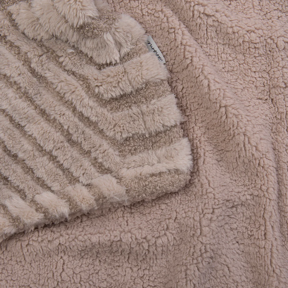 Manta Jacquard Sherpa Loop Beige - Image 3